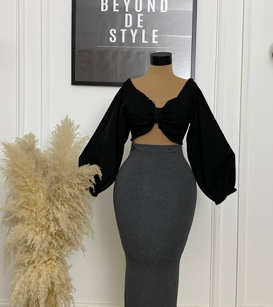 GIRLY ELASTIC TOP.