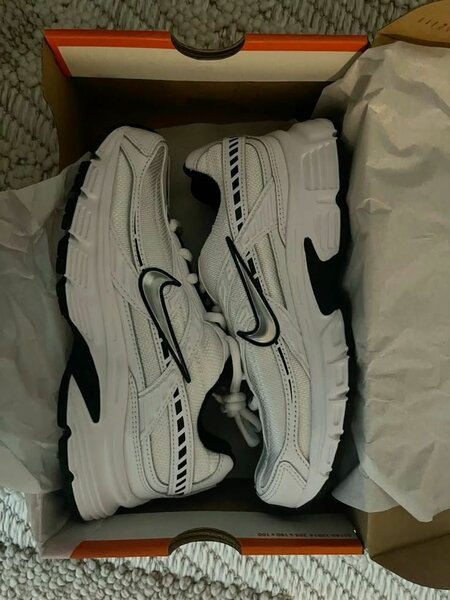 NIKE INITIATOR