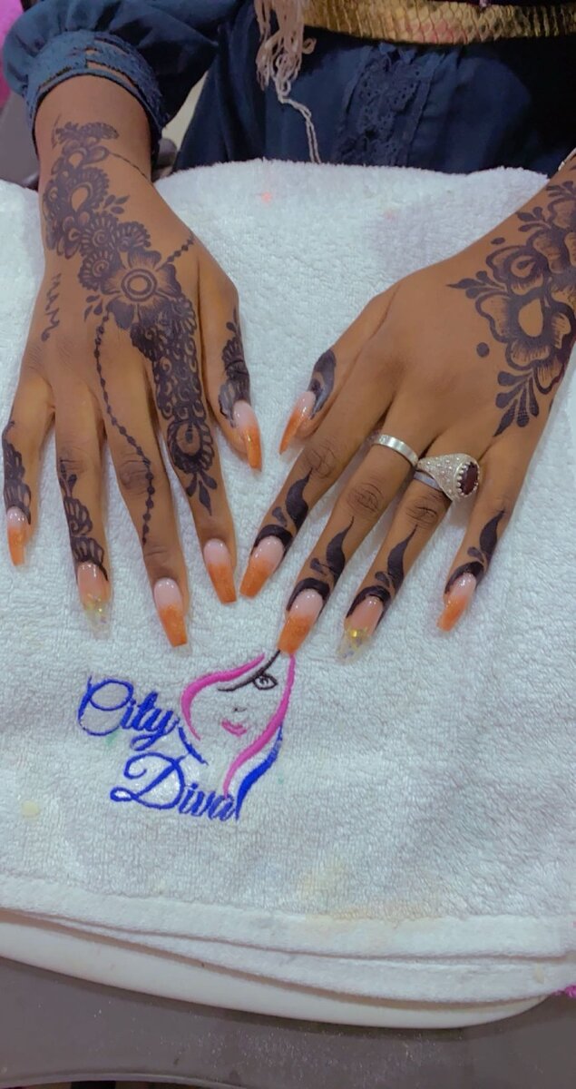 Acrylic nails