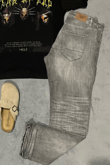 Jeans size 32