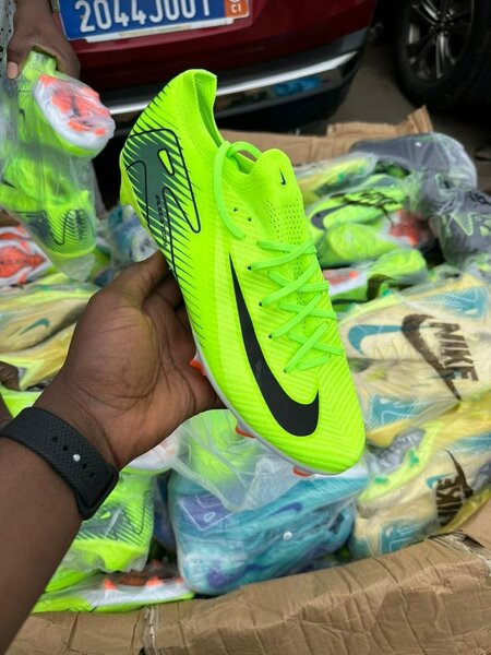 Crampons Nike
