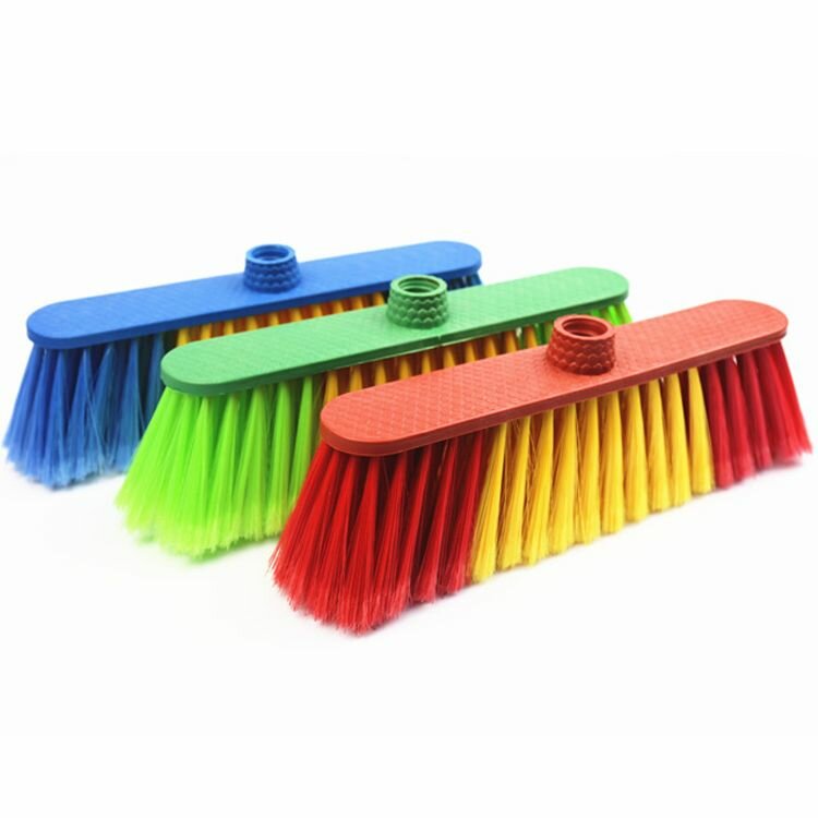 Balais de nettoyage colorés
