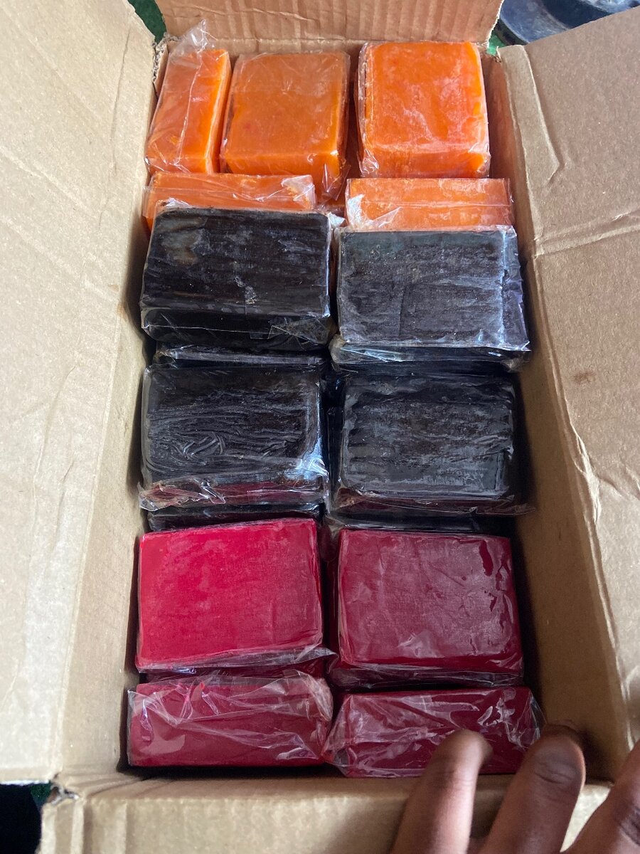 Savon artisanal coloré