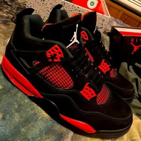 AIR JORDAN 4 RETRO. Sneakers