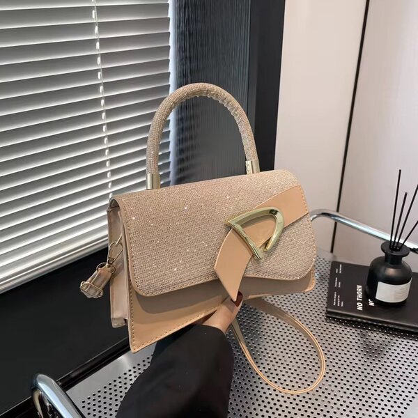 Sac à main élégant avec fermoir