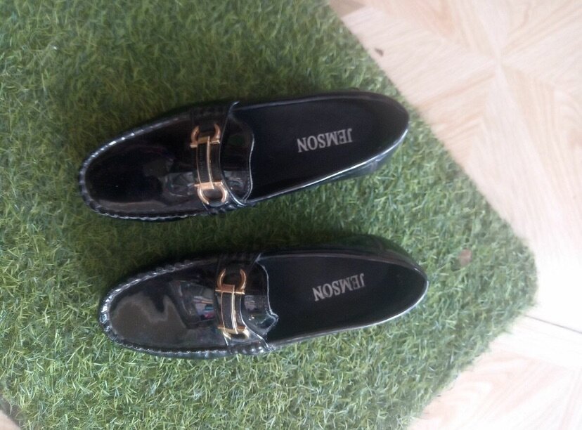 Dress shoe