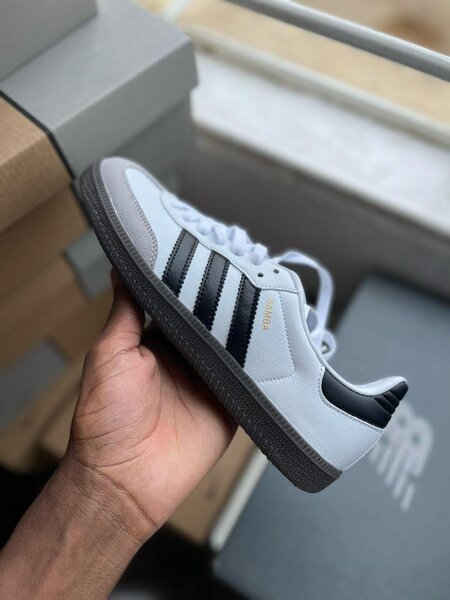 Samba shoe