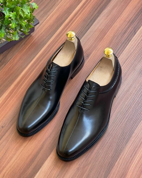 Executive branded shoe