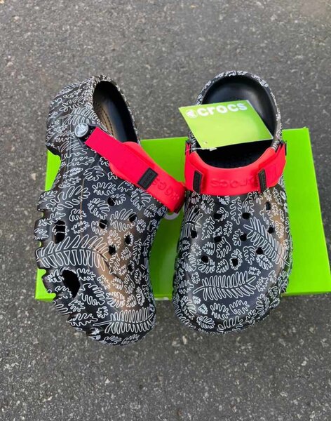 Crocs  .