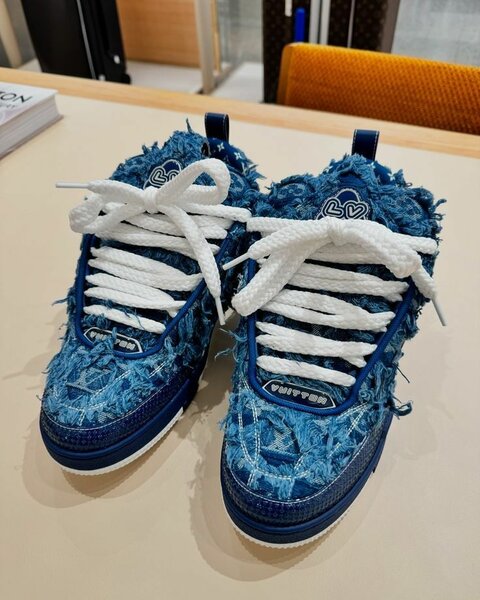 Sneakers