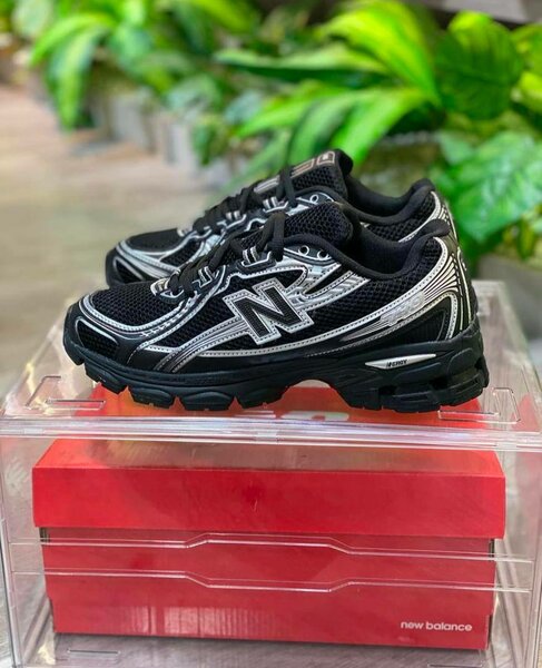 NB Sneakers