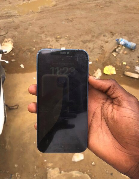 iPhone 12 simple