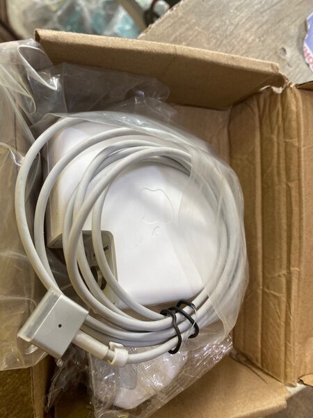 MacBook Air adapter
