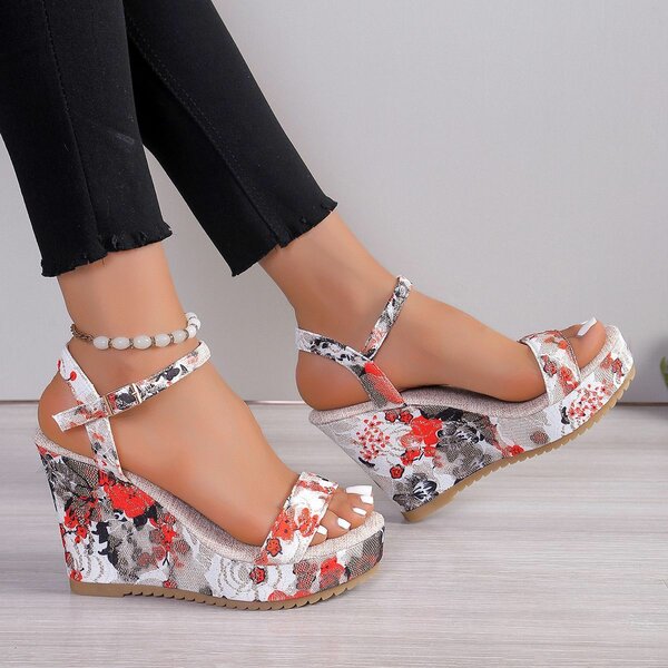 Beautiful wedge Slippers