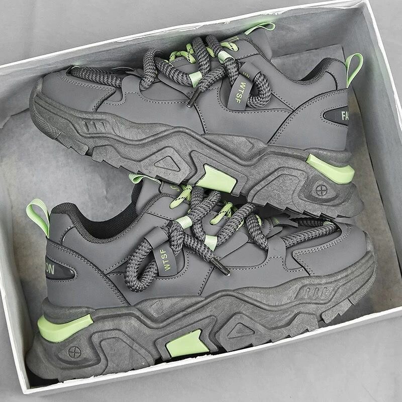 Casual sneakers