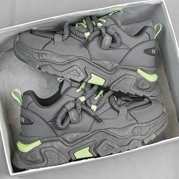 Casual sneakers