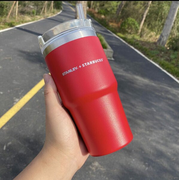 Stanley cup x starbucks