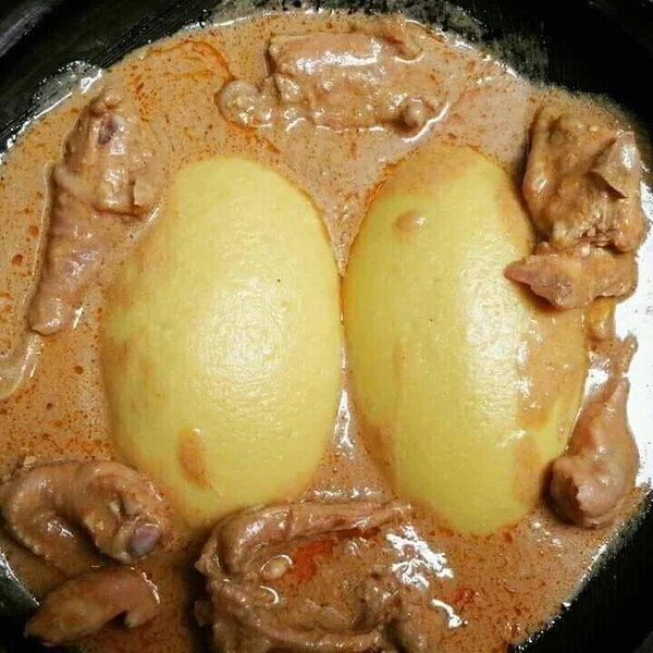 Plat de foutou sauce arachide