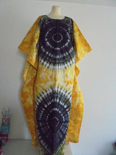 LES BELLES ROBES