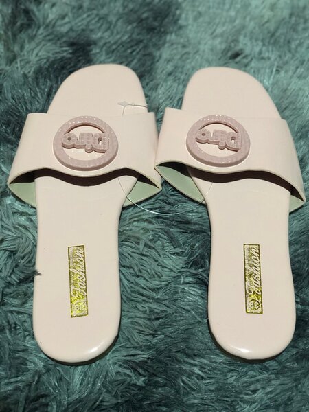 Ladies slippers