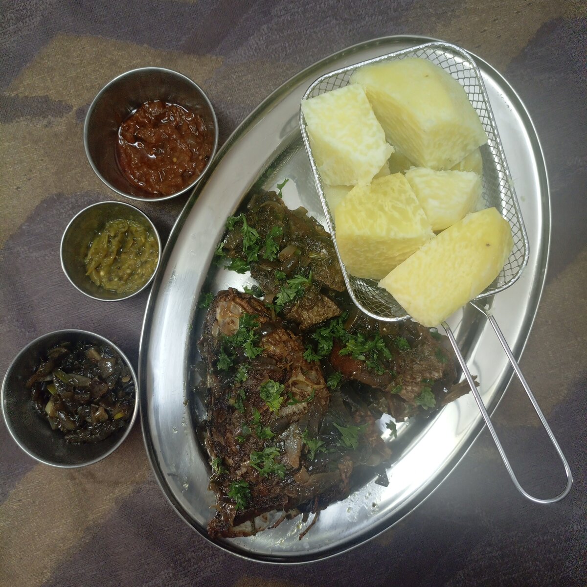 Poulet et poisson sosso sauté