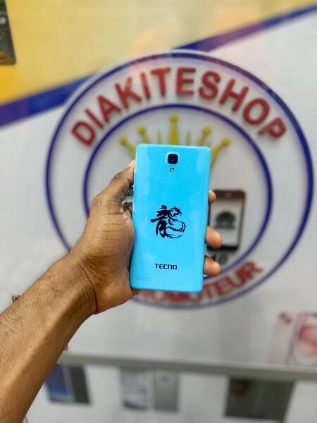 TECNO Z5