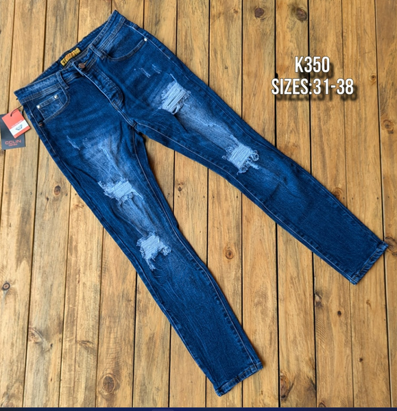  Ripped jeans 