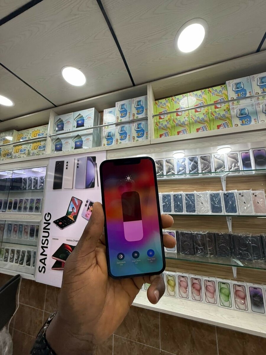 iPhone 12 simple