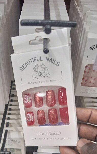 Ongles Postiches Événement DIY