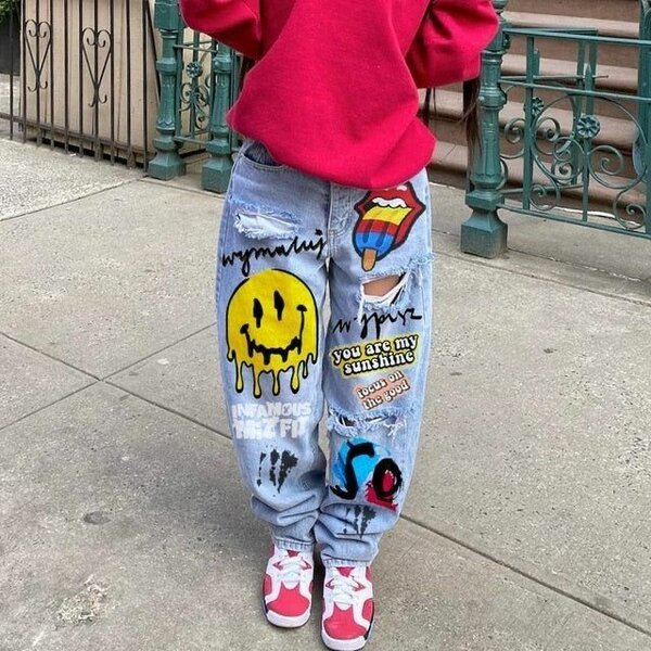 Ladies top, jeans and sneakers