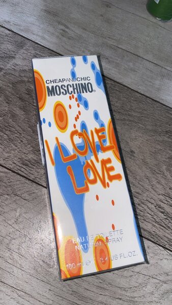 VS, Moschino