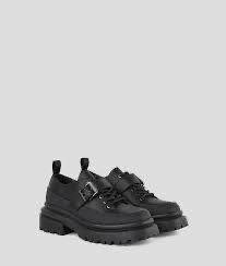 Chaussures noires robustes