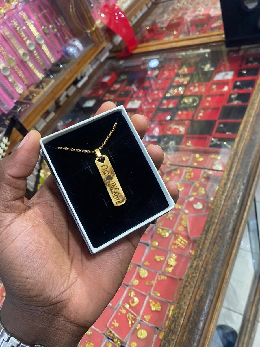 Collier pendentif en or élégant