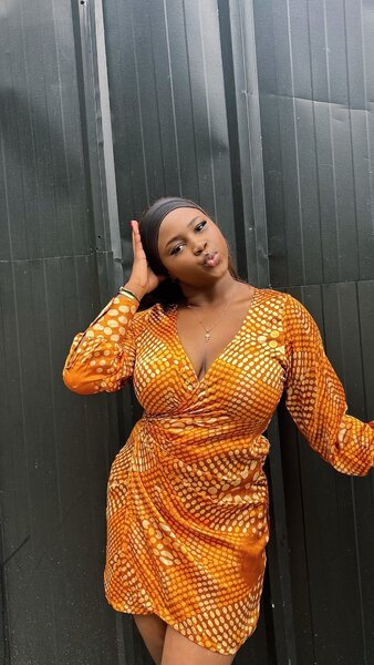 Robe à motifs orange élégante