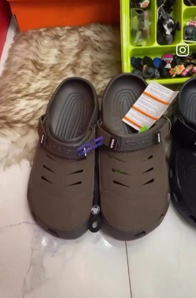 Men's brown Crocs