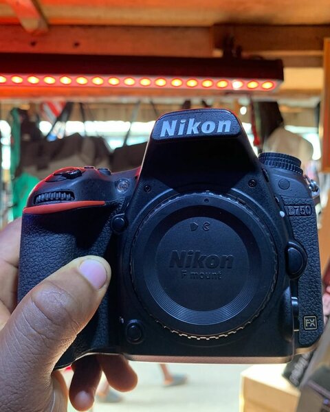 NIKON D750 FULL FRAME CAMERA