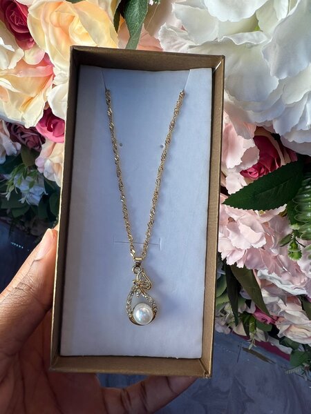Female necklace