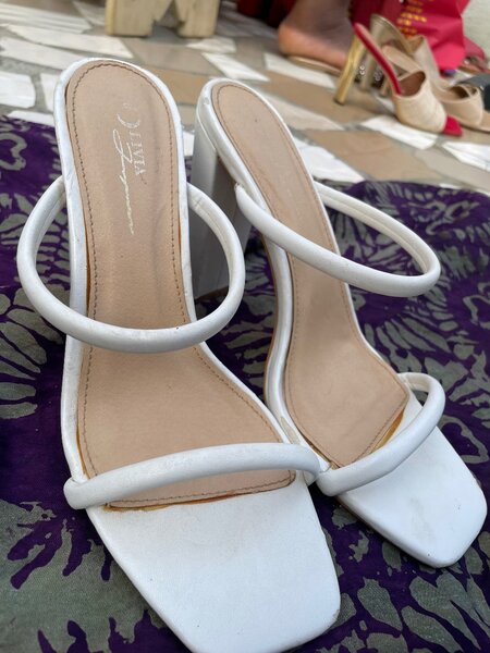 Sandales blanches élégantes