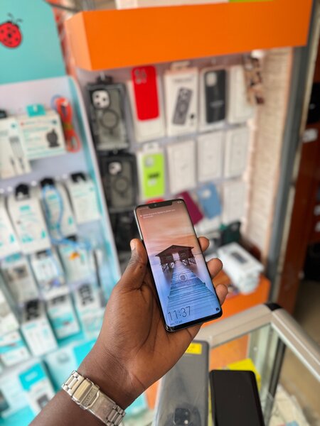 HUAWEI MATE  20 PRO