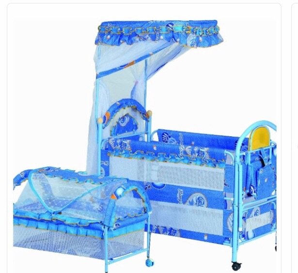 Baby cot with net