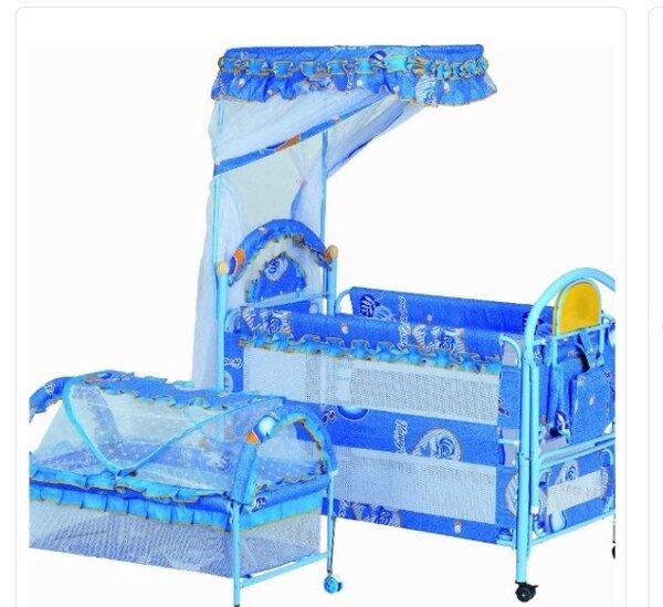 Baby cot with net
