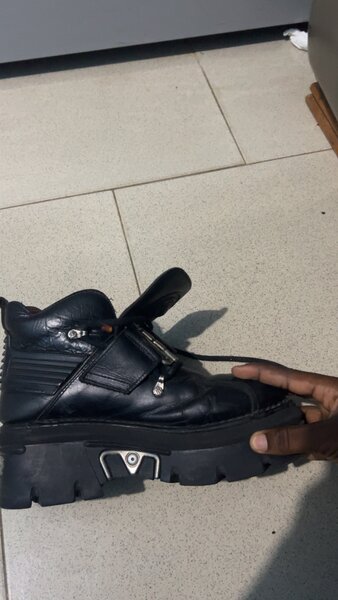 Black fashion boots