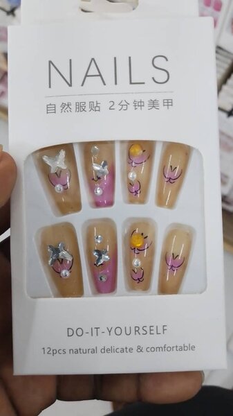 Ongles DIY Éblouissants