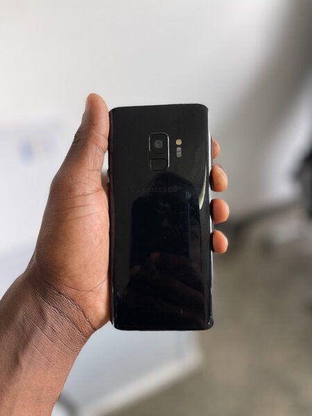 SAMSUNG S9.   256GB