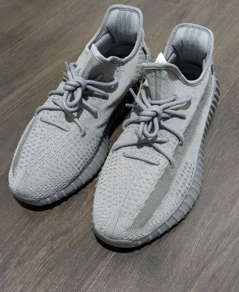 Yeest Sneakers
