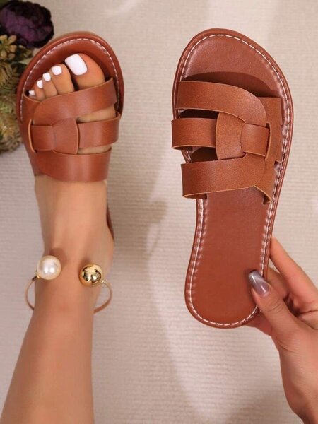 Sandales en cuir marron élégantes