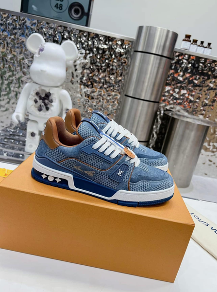 women's sneakers