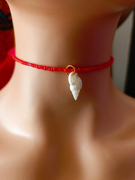 Choker coquillage rouge élégant