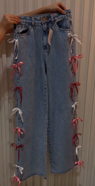 Denim jeans with bow