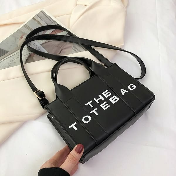 Stylish and fashionable women's totebag black
